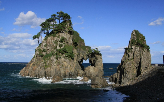 小袖海岸の「つりがね洞」