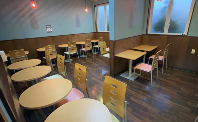 落ち着いて食事ができる食堂