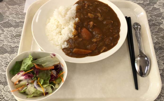 学校内食堂のカレー