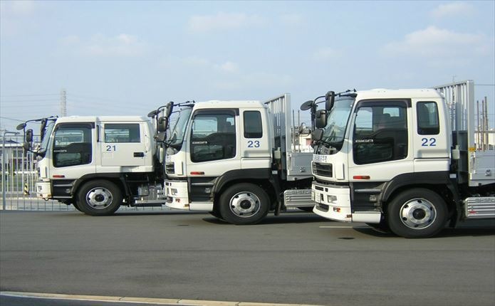 大型トラックも3台あります。