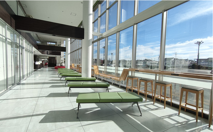 日当たりの良い待合ロビー