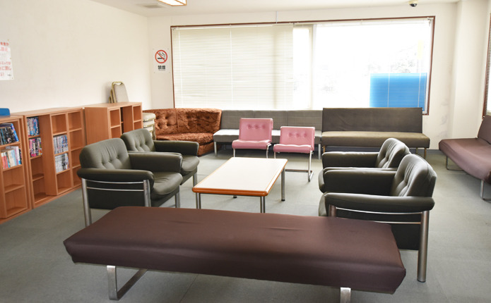 サンビーチにはリラックスできるラウンジが完備