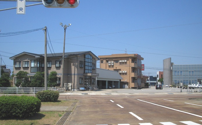 宿舎は学校のスグ隣り!