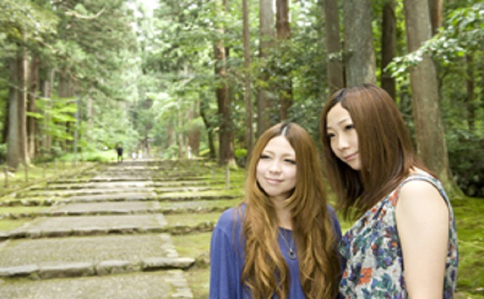 学校近くの平泉寺を散策中