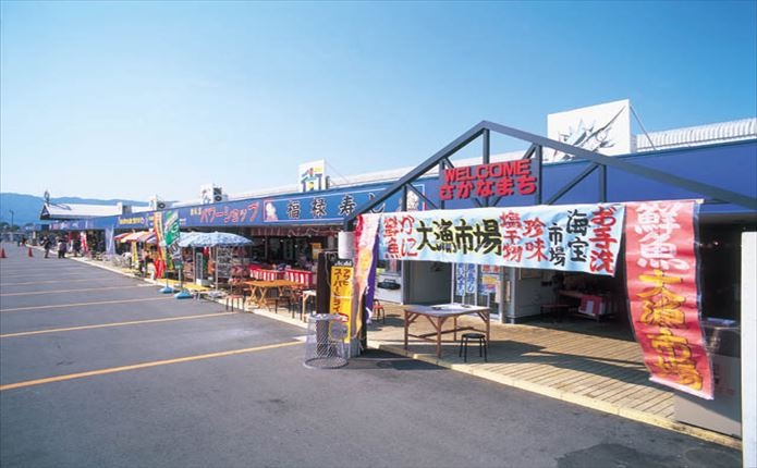 海鮮丼が人気のさかな街