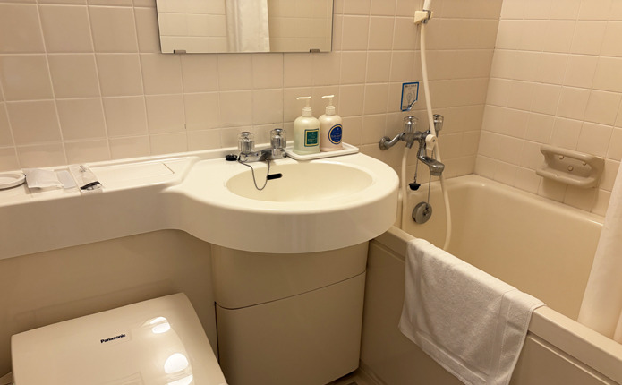 お部屋でゆったり！バス・トイレ付き｜ホテルシングル