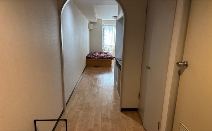 宿舎マンション室内入口