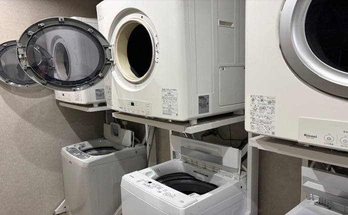 宿舎マンションのランドリーコーナー