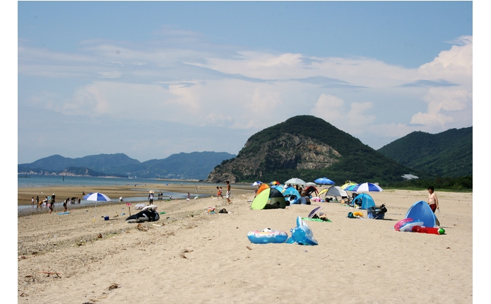 各宿舎から徒歩3分、有明浜海水浴場