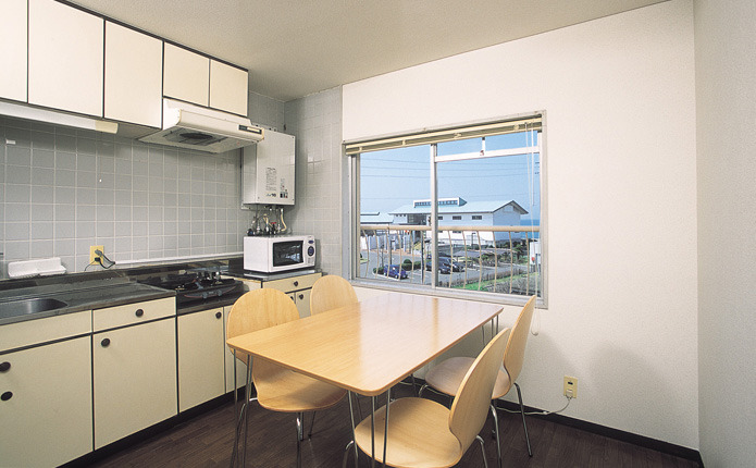 宿舎内キッチン（讃岐マンション）