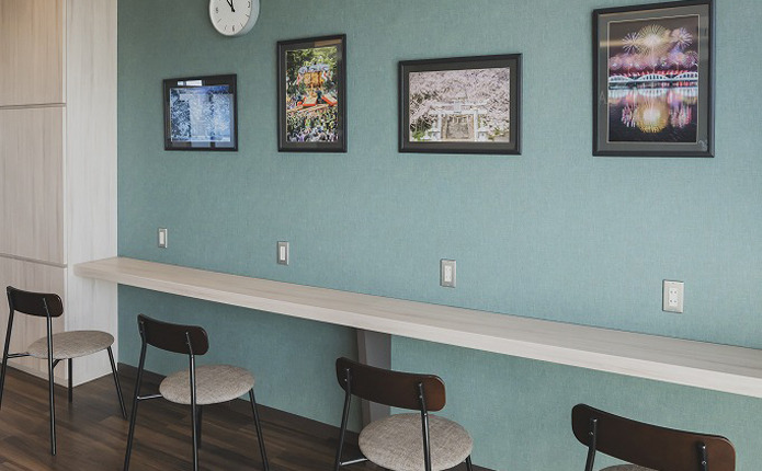 WEST校 ロビー内カウンター席