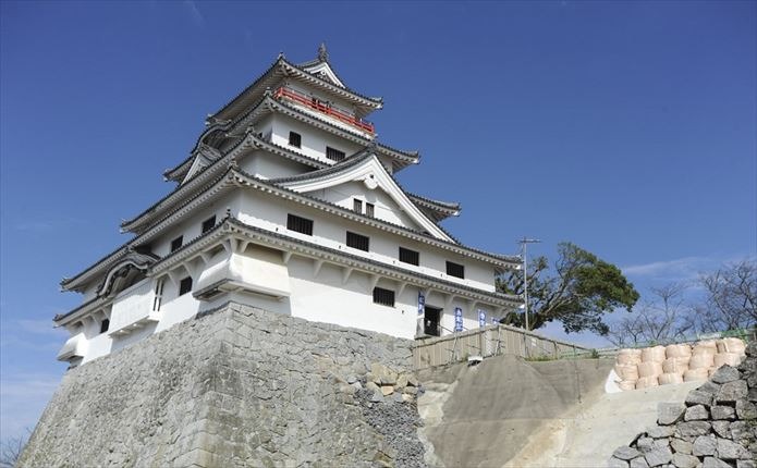 『唐津城』（舞鶴公園）