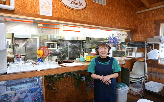 お話ししやすい雰囲気の自動車学校の食堂スタッフ