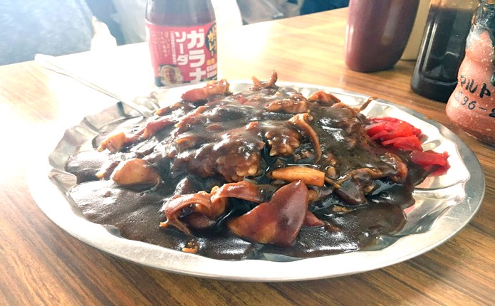 苫小牧名物!マルトマ食堂のホッキカレー