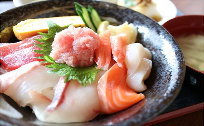 仮免許試験合格の特典はボリュームたっぷりの海鮮丼!