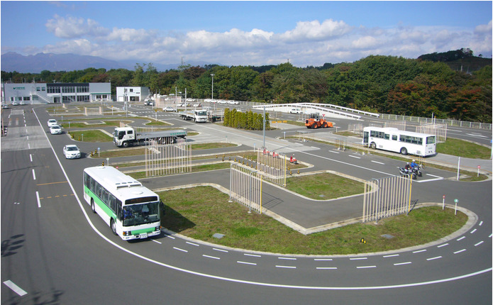 全車種対応の大きな教習コースです。