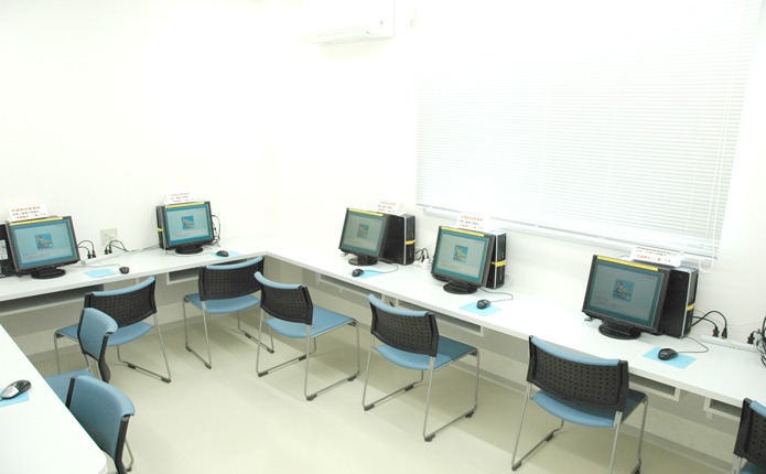 新しい校舎2階の学科問題練習ルーム