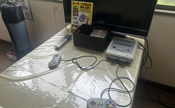 食堂にある懐かしのスーパーファミコンでひと息
