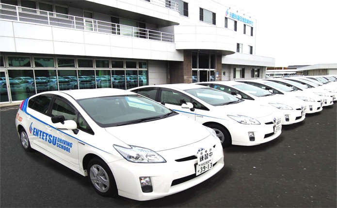 教習車(トヨタ・プリウス)