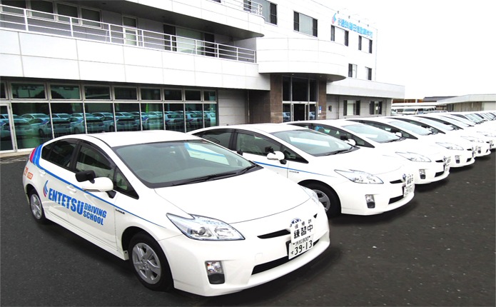 教習車（トヨタ・プリウス）