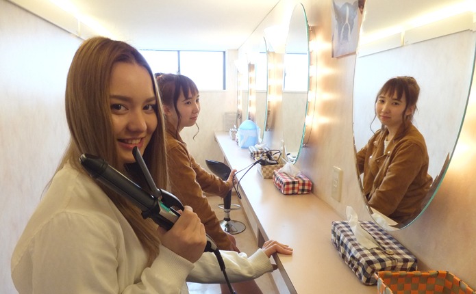自動車学校内の「パウダールーム」 ヘアアイロンが無料でご利用いただけます