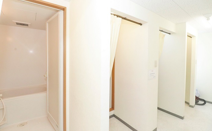 男性相部屋 個室バスルーム