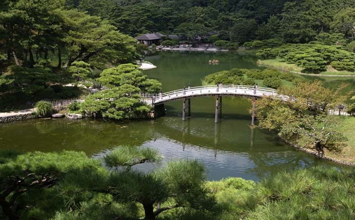 ミシュランガイドで三ツ星認定された栗林公園