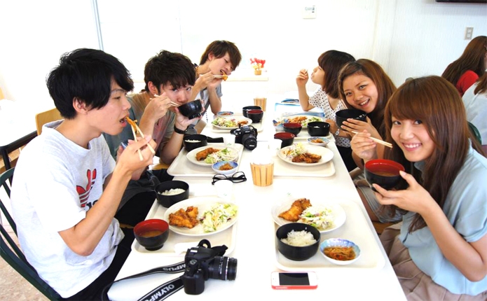 おいしい食事!宮崎名物「チキン南蛮」も好評です!